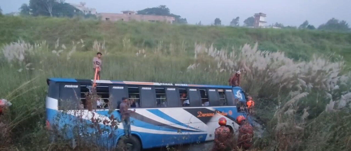 ঢাকা-মাওয়া এক্সপ্রেসওয়েতে বাস দুর্ঘটনায় নিহত ৩, আহত ১৬