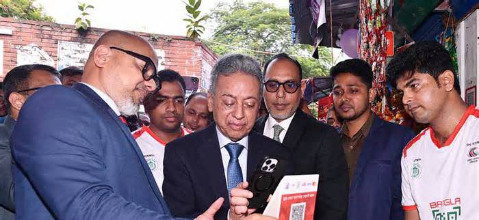 ক্যাশলেস বাংলাদেশ গড়তেই ‘বাংলা কিউআর’: আমির খসরু