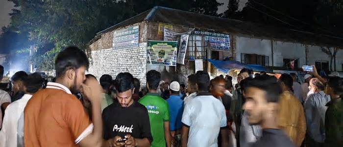 জঙ্গল সলিমপুরে বিদ্যুৎ বিচ্ছিন্ন ঘিরে স্থানীয়দের বিক্ষোভ