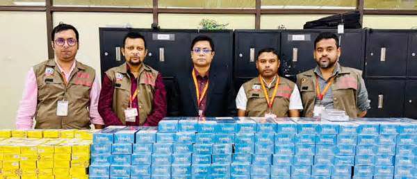 শাহজালালে ৩ যাত্রীর ব্যাগ থেকে ৬৩১ কার্টন সিগারেট জব্দ