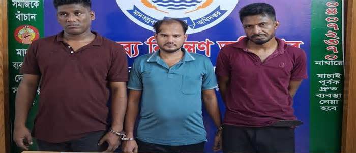 নোয়াখালীতে গ্যারেজে অভিযান, অস্ত্র ও ইয়াবাসহ আটক ৩