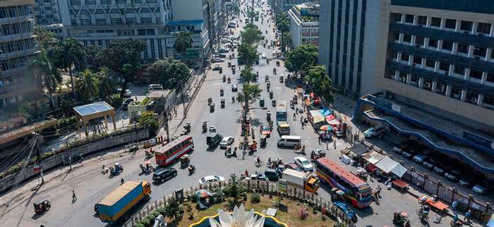 পূজার ছুটিতে ফাঁকা হচ্ছে ঢাকা