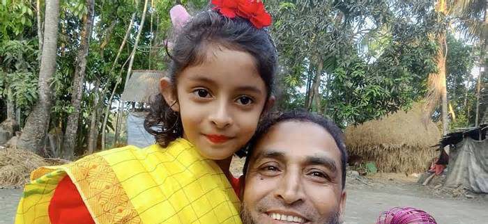 নাটোরে দুর্ঘটনা: ছুটিতে ভায়রার বাড়ি যাচ্ছিলেন ব্যাংক কর্মকর্তা, পথে মেয়েসহ মৃত্যু