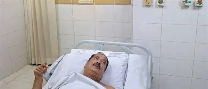 ভূমিমন্ত্রী মিজানুর রহমান মিনুকে উন্নত চিকিৎসার জন্য বিএমইউতে স্থানান্তর