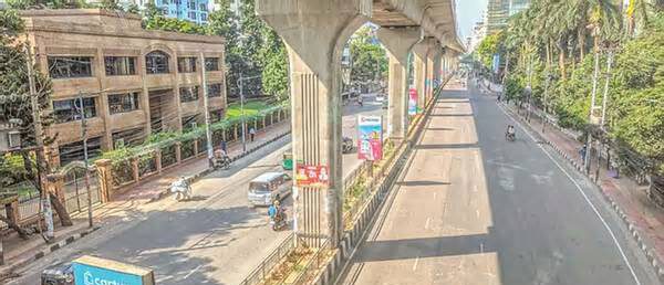 পূজার ছুটিতে ফাঁকা ঢাকা, বিনোদন কেন্দ্রগুলোতে দর্শনার্থীদের ভিড়