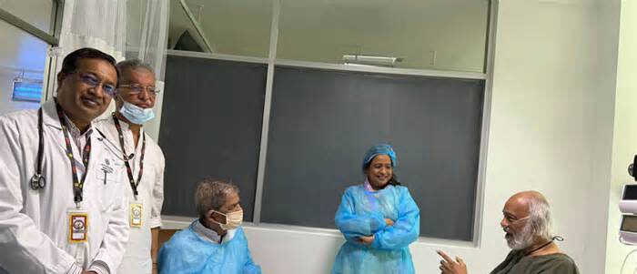 চিকিৎসাধীন মঈন খানকে দেখতে গেলেন রাষ্ট্রপতি