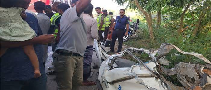 মধুখালীতে বাস ও অ্যাম্বুলেন্স মুখোমুখি সংঘর্ষে নিহত ৩