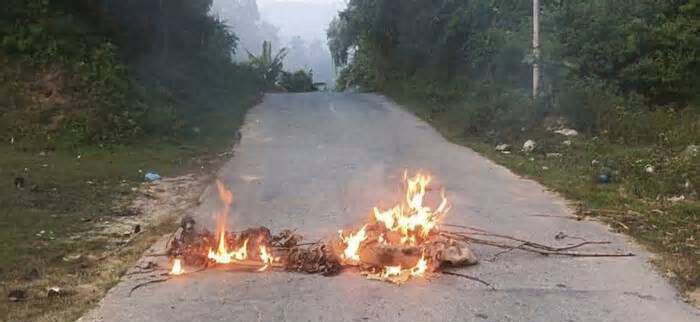 সাজেকে সংকট নিরসনে প্রশাসনের ৩ সদস্যের কমিটি, চতুর্থ দিনেও সড়ক অবরোধ