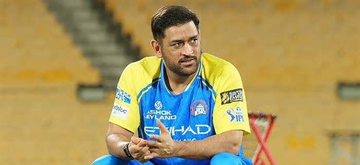 আইপিএল ক্যারিয়ারের ভবিষ্যৎ নিয়ে ‘ডিসেম্বরের আগে জানাবেন’ ধোনি