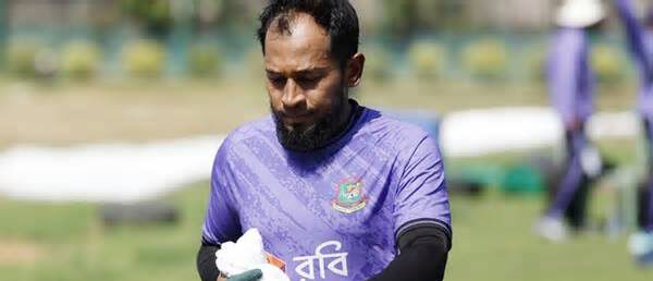 টেস্টের আগের দিন মুশফিকের আঙুলে চোট, খেলা নিয়ে শঙ্কা