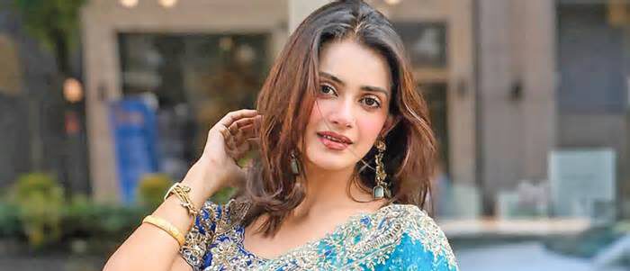 কোণঠাসা তানজিন তিশা, একদিকে মামলার চাপ অন্যদিকে অনিশ্চিত সিনেমা