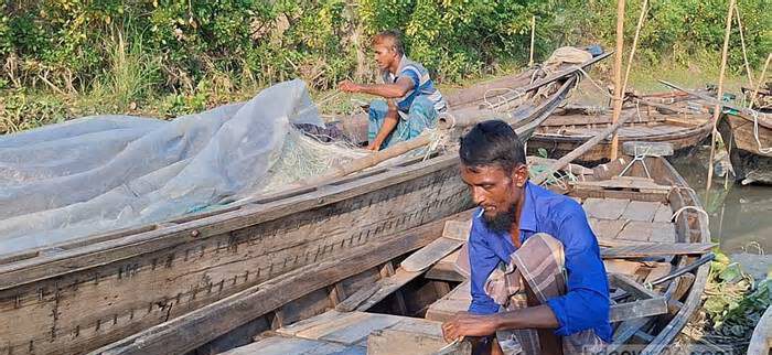 ‘শুধু চালে সংসার চলে না’: নিষেধাজ্ঞায় চালের সঙ্গে অর্থ সহায়তা চান জেলেরা