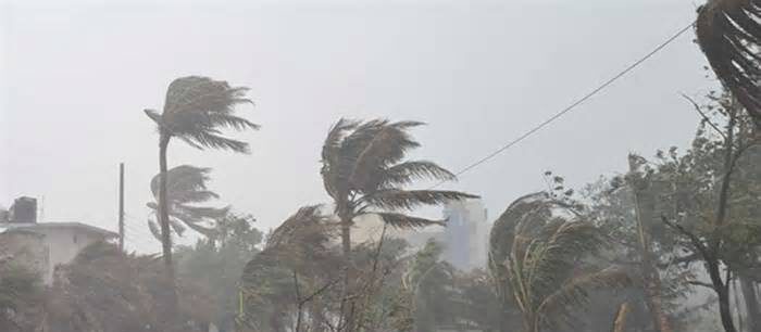 আজ রাতেই ঝড়ের শঙ্কা দেশের ১১ অঞ্চলে