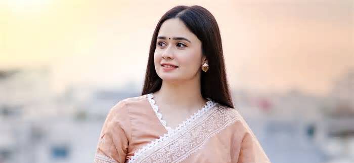 ভুয়া ফেসবুক আইডি নিয়ে সতর্ক করলেন ঐশী