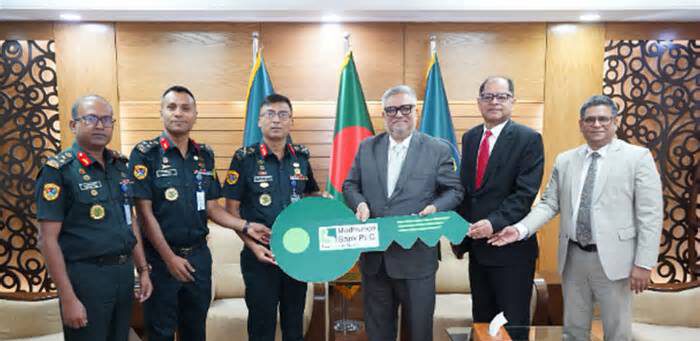কাশিমপুর কারাগারে ১২ আসনের ইলেকট্রিক কার্ট দিল মধুমতি ব্যাংক