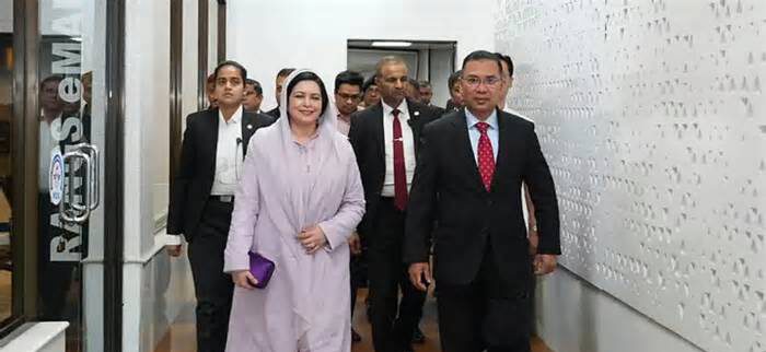 জাপান সফর শেষে ঢাকায় পৌঁছেছেন প্রধানমন্ত্রী