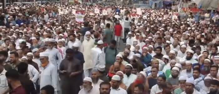 খুলনা বিভাগে ১১–দলীয় ঐক্যের লংমার্চের আগে বায়তুল মোকাররমে চলছে উদ্বোধনী সমাবেশ