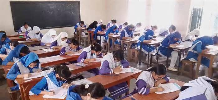 এইচএসসির ফল পাসের হার ১০ বছরে সর্বনিম্ন