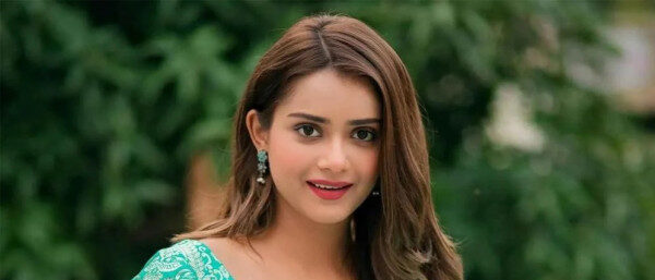 অনুমতি ছাড়া ছবি ও মিথ্যা তথ্য ছড়ানোর অভিযোগ: অভিনেত্রী তানজিন তিশাকে আইনি নোটিশ