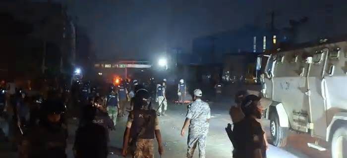৩০ হাজার টাকা মজুরির দাবিতে শ্রমিকদের অবরোধ, ৫ ঘণ্টা পর সচল মহাসড়ক